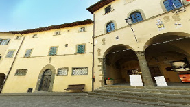 Vista panoramica di Radda in Chianti: piazza del comune