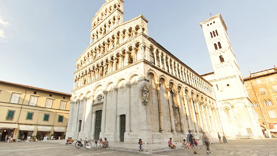 vista panoramica  Piazza Piazza del Duomo a Lucca