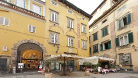 vista panoramica  Piazza Piazza Cittadella a Lucca