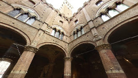 vista panoramica  Palazzo pubblico in Piazza del Campo