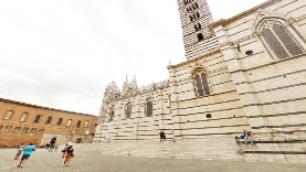 vista panoramica della piazza del Duomo a Siena